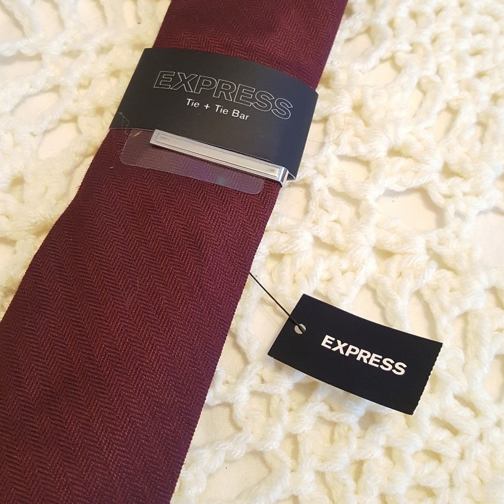 NWT Express Tie + Tie Bar